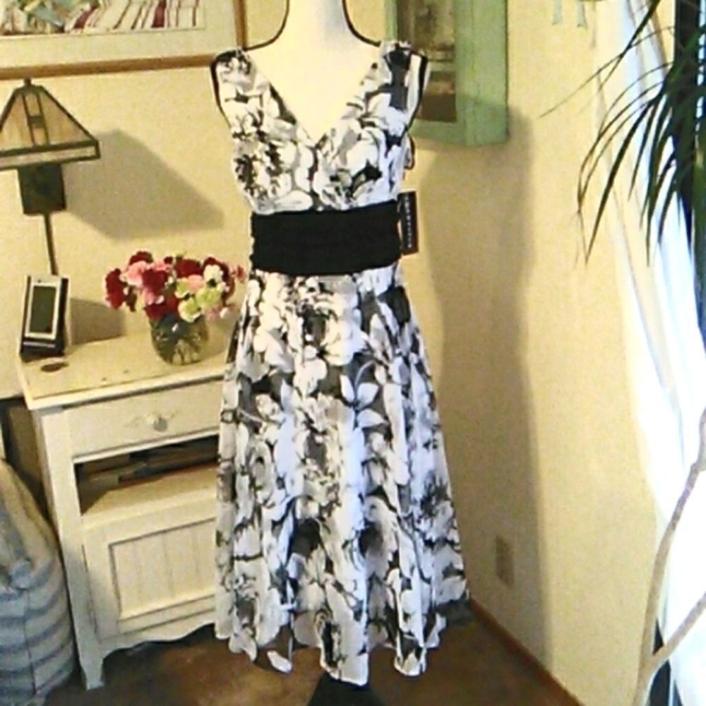 Connected Apparel Black and White Floaty Dress